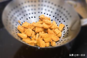 厨师长分享家庭香炸豆腐做法，嫩豆腐直接炸，外酥里嫩简单又美味  -图6